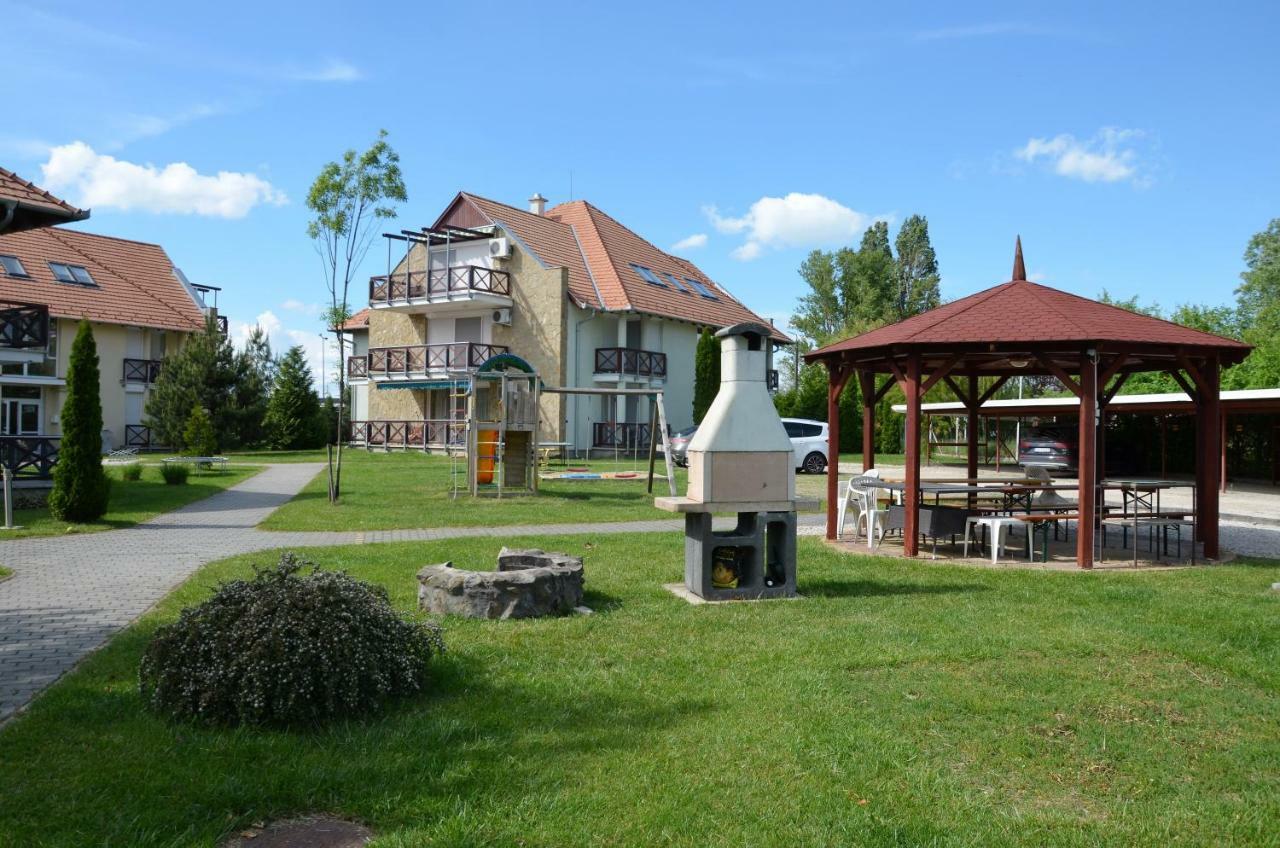 Vadszilva Apartman Balatonoszod Exterior foto