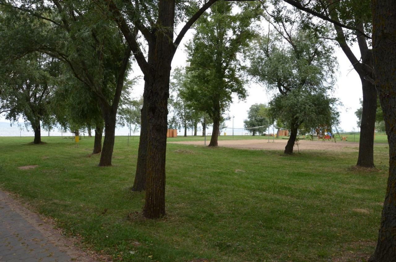 Vadszilva Apartman Balatonoszod Exterior foto